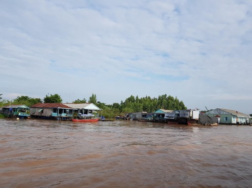 Ứng phó lũ bất thường