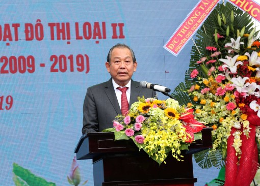 Phó Thủ tướng Thường trực dự lễ công bố thành phố Tân An là đô thị loại II