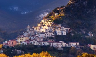 Thành phố Ý trả 25.000 euro cho người dân đến sống