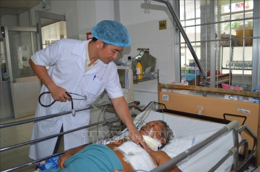 Cứu sống bệnh nhân bị áp xe trung thất nguy kịch hiếm gặp