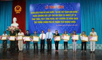 Trao tặng danh hiệu vinh dự nhà nước cho người có công trong kháng chiến