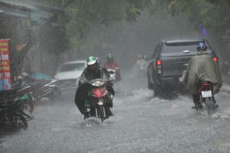 Nam Tây Nguyên, Nam Bộ, từ Hà Tĩnh đến Quảng Trị có nơi mưa rất to và dông