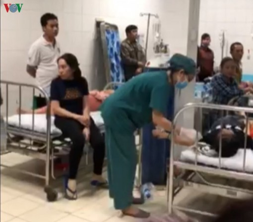 42 công nhân nghi bị ngộ độc thức ăn phải nhập viện cấp cứu