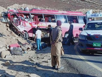 Xe bus đâm vào vách đá làm 26 người thiệt mạng