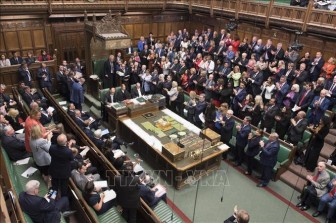 Quốc hội Anh bắt đầu làm việc trở lại