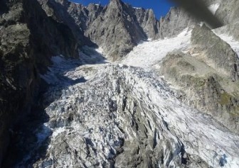 Cảnh báo nguy cơ đổ sụp của núi băng cao nhất châu Âu Mont Blanc
