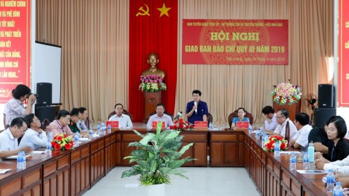 Hậu Giang trả lời báo chí các vấn đề 'nóng'