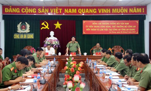 Thứ trưởng Bùi Văn Nam kiểm tra công tác tại Công an An Giang