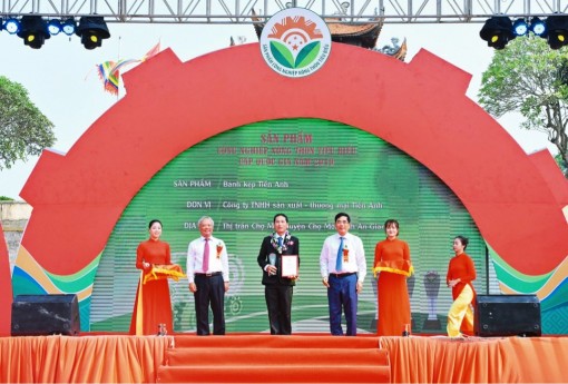 Bánh kẹp Tiến Anh đạt sản phẩm công nghiệp nông thôn tiêu biểu cấp quốc gia năm 2019