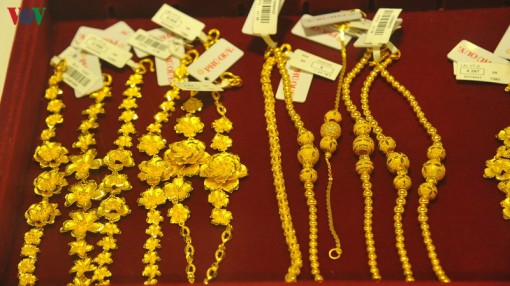 Giá vàng trong nước rời khỏi mốc kháng cự 42 triệu đồng/lượng