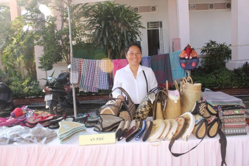 Hỗ trợ phụ nữ vươn lên thoát nghèo