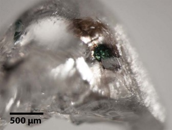 Phát hiện chất chưa từng thấy trên trái đất trong viên kim cương 12 mặt