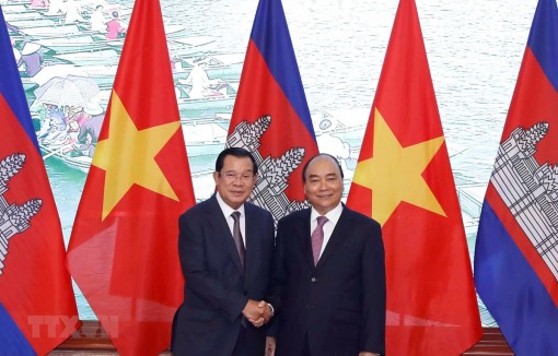 Thủ tướng Nguyễn Xuân Phúc hội đàm với Thủ tướng Campuchia Hun Sen