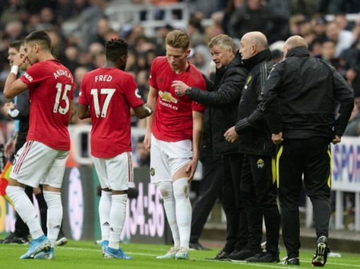 7 năm sau ngày vô địch, lịch sử đang lặp lại và MU có thể xuống hạng