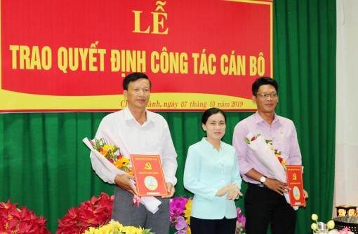 Châu Thành: Trao quyết định công tác cán bộ