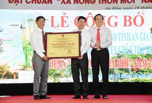 An Hòa đón nhận danh hiệu xã đạt chuẩn nông thôn mới