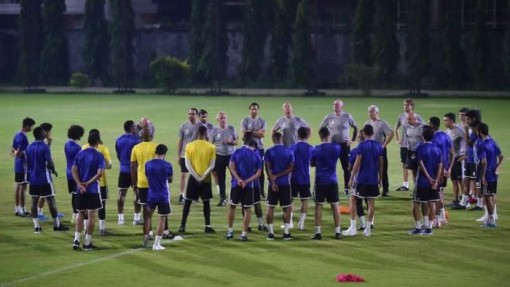 Việt Nam rộng cửa nếu UAE thắng Thái Lan