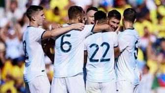 Không cần Messi, Argentina vẫn “đánh tennis” với Ecuador