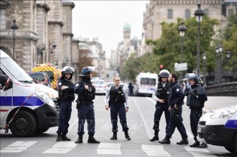 Pháp bắt giữ 5 nghi can vụ tấn công làm 4 cảnh sát thiệt mạng