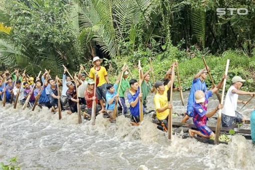 Đội ghe ngo chùa Pong Tứk Chắs hội quân chuẩn bị cho giải đua mới