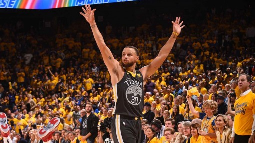 Stephen Curry xô đổ kỷ lục về tiền lương trong một mùa giải tại NBA