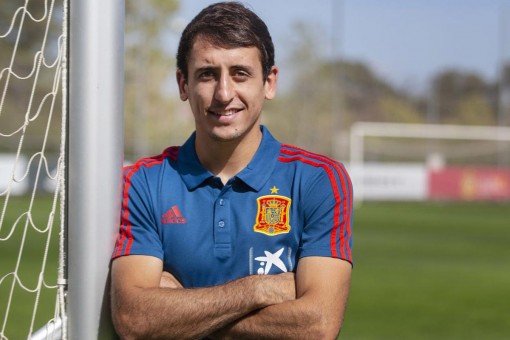 MU đón Cavani, Man City mua Oyarzabal