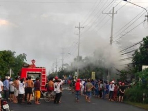Cháy kho cám nhưng không thiệt hại về người