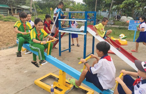 Tạo điểm vui chơi cho trẻ em vùng nông thôn