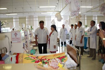 Công ty TNHH MTV Xây lắp An Giang tặng 3 máy chạy thận nhân tạo cho Bệnh viện Đa khoa Trung tâm An Giang