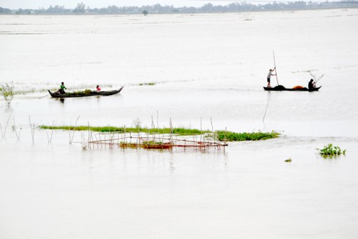 Vì sao lũ về muộn, lên chậm nhưng lại rút sớm?