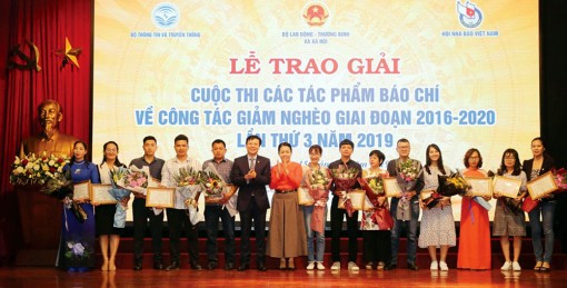Báo chí với công tác giảm nghèo