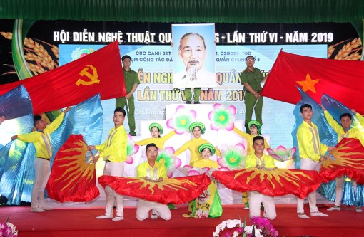 Hội diễn nghệ thuật quần chúng Cụm công tác Đảng và công tác quần chúng số 8