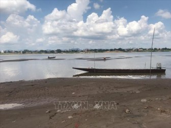 Nước sông Mekong tại tỉnh Nakhon Phanom của Thái Lan đang cạn nhanh