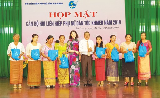 Những cán bộ Hội Phụ nữ dân tộc thiểu số Khmer điển hình