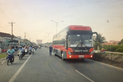 Ôtô khách tông chết người phụ nữ ở Châu Thành