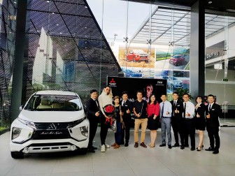 Bàn giao xe Mitsubishi Xpander cho người mẫu Mid Nguyễn