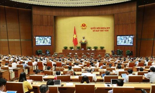 Kỳ họp thứ 8, Quốc hội khóa XIV: Đổi mới công tác xây dựng, quản lý đội ngũ cán bộ, công chức, viên chức