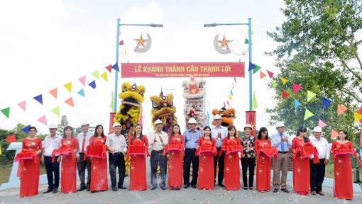 Khánh thành cầu nông thôn được đầu tư lớn nhất từ trước đến nay từ nguồn đóng góp của nhân dân
