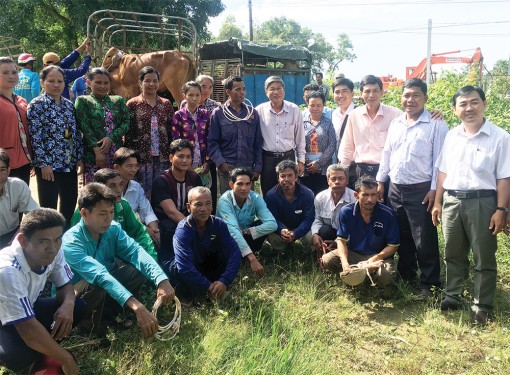 Hỗ trợ đồng bào dân tộc thiểu số phát triển chăn nuôi
