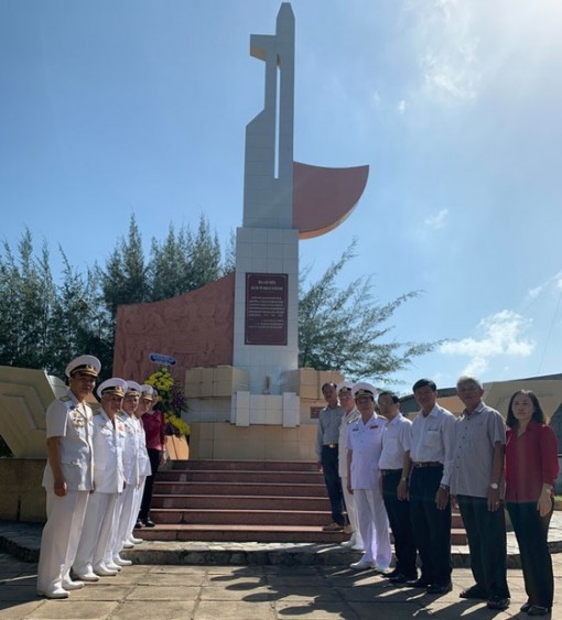 Ủng hộ 10 tỷ đồng cho quê hương Đồng Khởi