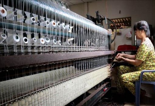 Đưa làng nghề dệt chiếu xã Long Định vào 'bản đồ' du lịch