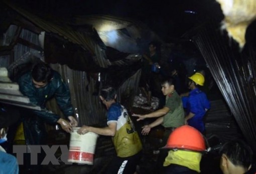 Cà Mau: Cháy khu chợ tạm thị trấn Sông Đốc, 10 kiốt bị thiêu rụi