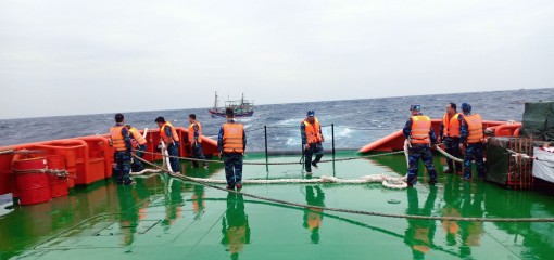 Cảnh sát biển cứu 9 ngư dân gặp nạn trên biển