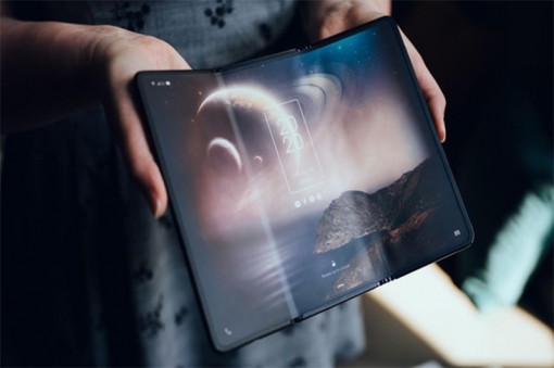 Smartphone màn hình gập làm 3 dị nhất hiện nay