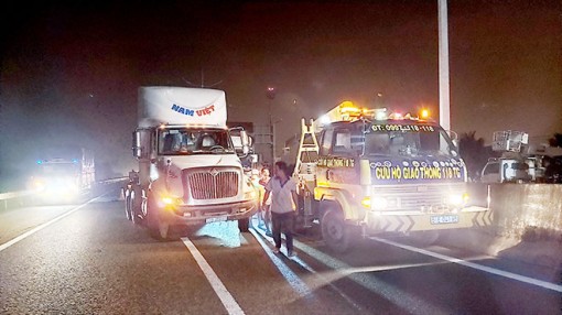 Sau va chạm liên hoàn, xe cứu thương bỏ mặc nạn nhân