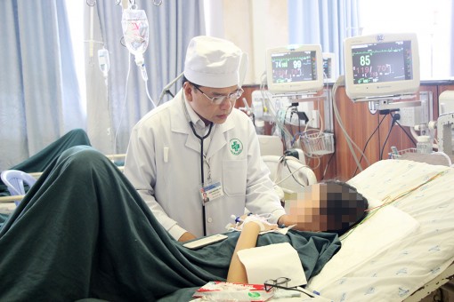 Cứu sống 2 học sinh Trường THPT chuyên Thoại Ngọc Hầu bị đuối nước