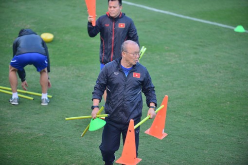 VFF đạt thỏa thuận gia hạn hợp đồng với HLV Park Hang-seo