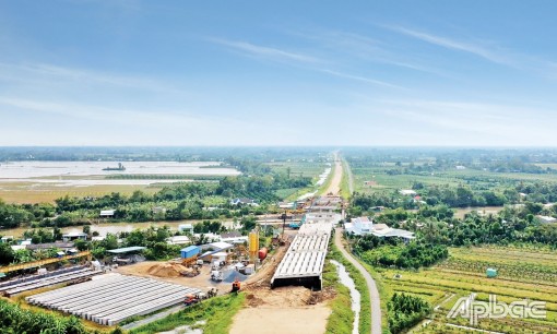 Trên công trường đường cao tốc Trung Lương - Mỹ Thuận