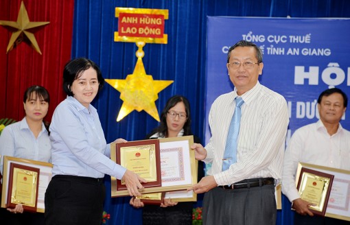 Làm thế nào để “vừa thu được thuế, vừa thu được lòng dân”