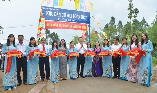 Tháng của những tấm lòng